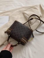 ⁦حقيبة كتف نسائية جلد اصطناعي سعة كبيرة⁩ - الصورة ⁦3⁩