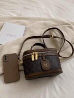 ⁦حقيبة كتف نسائية جلد اصطناعي سعة كبيرة⁩ - الصورة ⁦6⁩