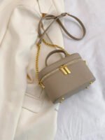 ⁦حقيبة كتف نسائية جلد اصطناعي سعة كبيرة⁩ - الصورة ⁦34⁩