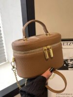 ⁦حقيبة كتف نسائية جلد اصطناعي سعة كبيرة⁩ - الصورة ⁦44⁩