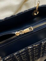 ⁦حقيبة يد سعة كبيرة ذات تفاصيل رقيقة⁩ - الصورة ⁦7⁩