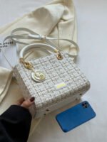 ⁦حقيبة يد سعة كبيرة ذات تفاصيل رقيقة⁩ - الصورة ⁦19⁩