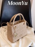 ⁦حقيبة يد سعة كبيرة ذات تفاصيل رقيقة⁩ - الصورة ⁦22⁩