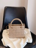 ⁦حقيبة يد سعة كبيرة ذات تفاصيل رقيقة⁩ - الصورة ⁦27⁩