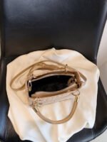 ⁦حقيبة يد سعة كبيرة ذات تفاصيل رقيقة⁩ - الصورة ⁦28⁩