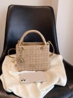 ⁦حقيبة يد سعة كبيرة ذات تفاصيل رقيقة⁩ - الصورة ⁦29⁩