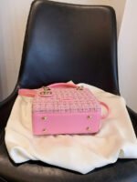 ⁦حقيبة يد سعة كبيرة ذات تفاصيل رقيقة⁩ - الصورة ⁦37⁩