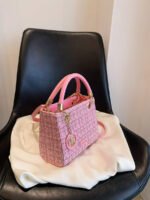 ⁦حقيبة يد سعة كبيرة ذات تفاصيل رقيقة⁩ - الصورة ⁦39⁩