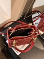 ⁦حقيبة يد سعة كبيرة ذات تفاصيل رقيقة⁩ - الصورة ⁦45⁩