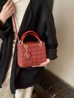 ⁦حقيبة يد سعة كبيرة ذات تفاصيل رقيقة⁩ - الصورة ⁦47⁩