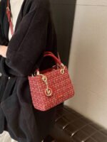 ⁦حقيبة يد سعة كبيرة ذات تفاصيل رقيقة⁩ - الصورة ⁦48⁩