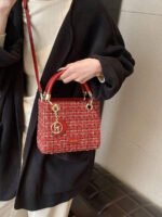 ⁦حقيبة يد سعة كبيرة ذات تفاصيل رقيقة⁩ - الصورة ⁦50⁩