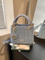 ⁦حقيبة يد سعة كبيرة ذات تفاصيل رقيقة⁩ - الصورة ⁦60⁩