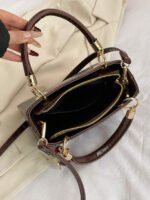 ⁦حقيبة يد سعة كبيرة ذات تفاصيل رقيقة⁩ - الصورة ⁦66⁩