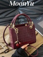 ⁦حقيبة يد سعة كبيرة ذات تفاصيل رقيقة⁩ - الصورة ⁦69⁩