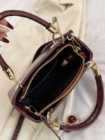 ⁦حقيبة يد سعة كبيرة ذات تفاصيل رقيقة⁩ - الصورة ⁦74⁩