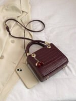 ⁦حقيبة يد سعة كبيرة ذات تفاصيل رقيقة⁩ - الصورة ⁦75⁩