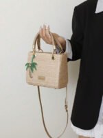 ⁦حقيبة يد سعة كبيرة ذات تفاصيل رقيقة⁩ - الصورة ⁦104⁩