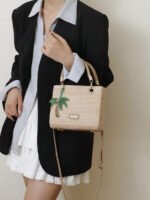 ⁦حقيبة يد سعة كبيرة ذات تفاصيل رقيقة⁩ - الصورة ⁦106⁩