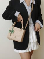 ⁦حقيبة يد سعة كبيرة ذات تفاصيل رقيقة⁩ - الصورة ⁦107⁩