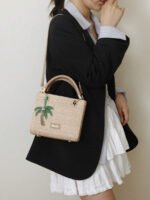 ⁦حقيبة يد سعة كبيرة ذات تفاصيل رقيقة⁩ - الصورة ⁦108⁩