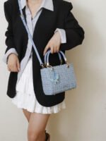 ⁦حقيبة يد سعة كبيرة ذات تفاصيل رقيقة⁩ - الصورة ⁦116⁩