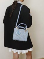 ⁦حقيبة يد سعة كبيرة ذات تفاصيل رقيقة⁩ - الصورة ⁦118⁩