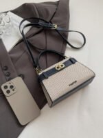 ⁦حقيبة يد صغيرة كلاسيك⁩ - الصورة ⁦5⁩