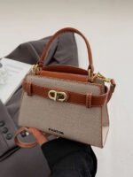 ⁦حقيبة يد صغيرة كلاسيك⁩ - الصورة ⁦11⁩