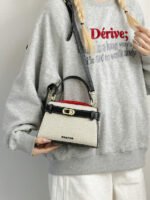 ⁦حقيبة يد صغيرة كلاسيك⁩ - الصورة ⁦21⁩