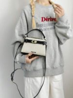 ⁦حقيبة يد صغيرة كلاسيك⁩ - الصورة ⁦31⁩