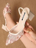 صنادل نسائية مزينة بالتطريز والدانتيل
