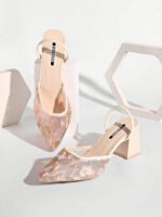 ⁦صنادل نسائية مزينة بالتطريز والدانتيل⁩ - الصورة ⁦3⁩