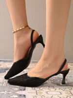 ⁦صنادل نسائية مزينة بالتطريز والدانتيل⁩ - الصورة ⁦54⁩