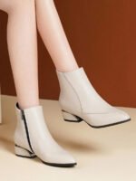 ⁦بوت نسائية قصيرة للكاحل ذات كعب سميك⁩ - الصورة ⁦6⁩