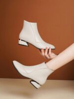 ⁦بوت نسائية قصيرة للكاحل ذات كعب سميك⁩ - الصورة ⁦7⁩