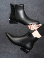 ⁦بوت نسائية قصيرة للكاحل ذات كعب سميك⁩ - الصورة ⁦18⁩