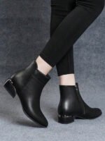 ⁦بوت نسائية قصيرة للكاحل ذات كعب سميك⁩ - الصورة ⁦21⁩