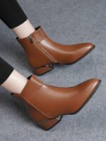 ⁦بوت نسائية قصيرة للكاحل ذات كعب سميك⁩ - الصورة ⁦28⁩