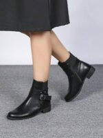 ⁦بوت قصيرة مزودة بكعب سميك⁩ - الصورة ⁦8⁩